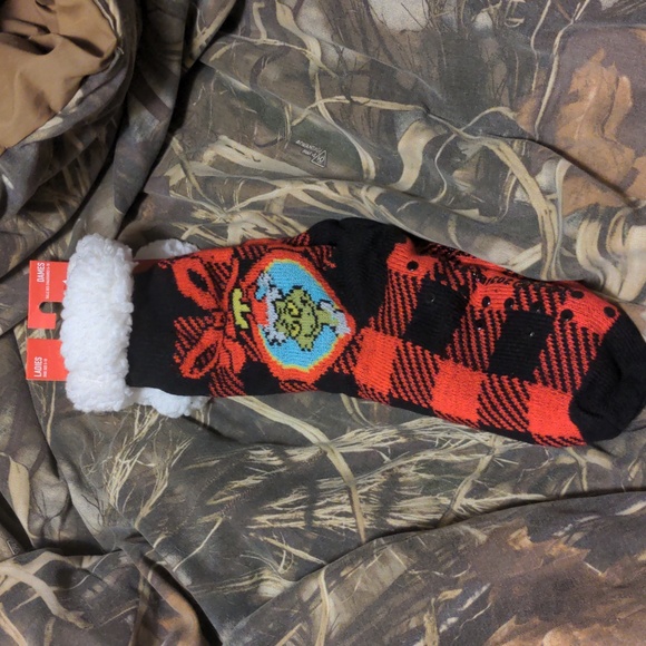The Grinch Dr. Seuss Reading Socks Slipper Socks Plaid Shoe Size 5-10 - Picture 1 of 15